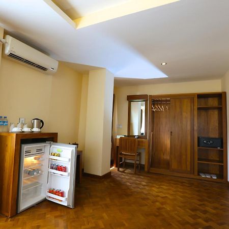 Queen'S Park Hotel Янгон Екстер'єр фото