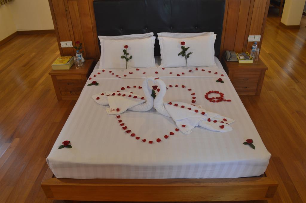 Queen'S Park Hotel Янгон Екстер'єр фото