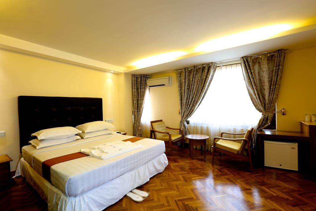 Queen'S Park Hotel Янгон Екстер'єр фото