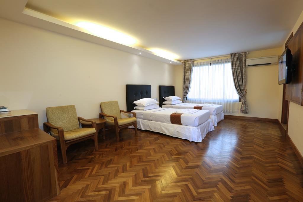 Queen'S Park Hotel Янгон Екстер'єр фото
