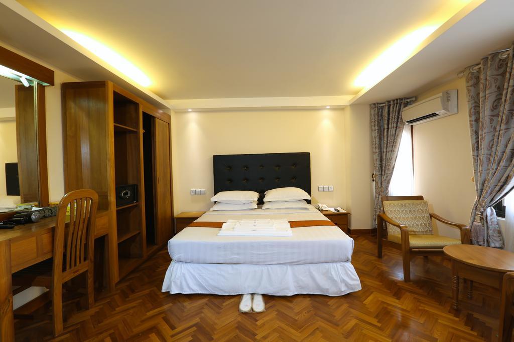 Queen'S Park Hotel Янгон Екстер'єр фото
