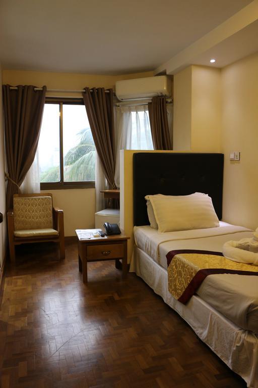 Queen'S Park Hotel Янгон Екстер'єр фото