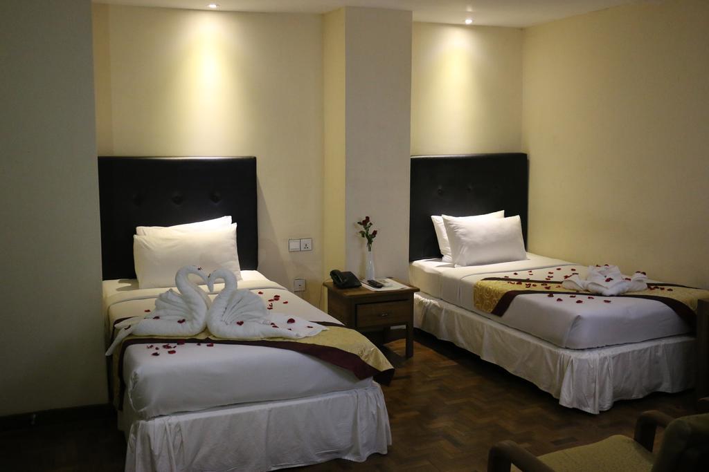 Queen'S Park Hotel Янгон Екстер'єр фото