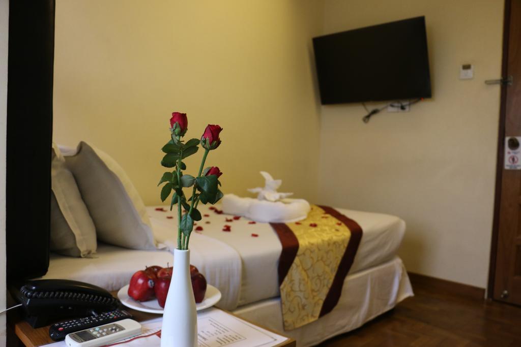 Queen'S Park Hotel Янгон Екстер'єр фото