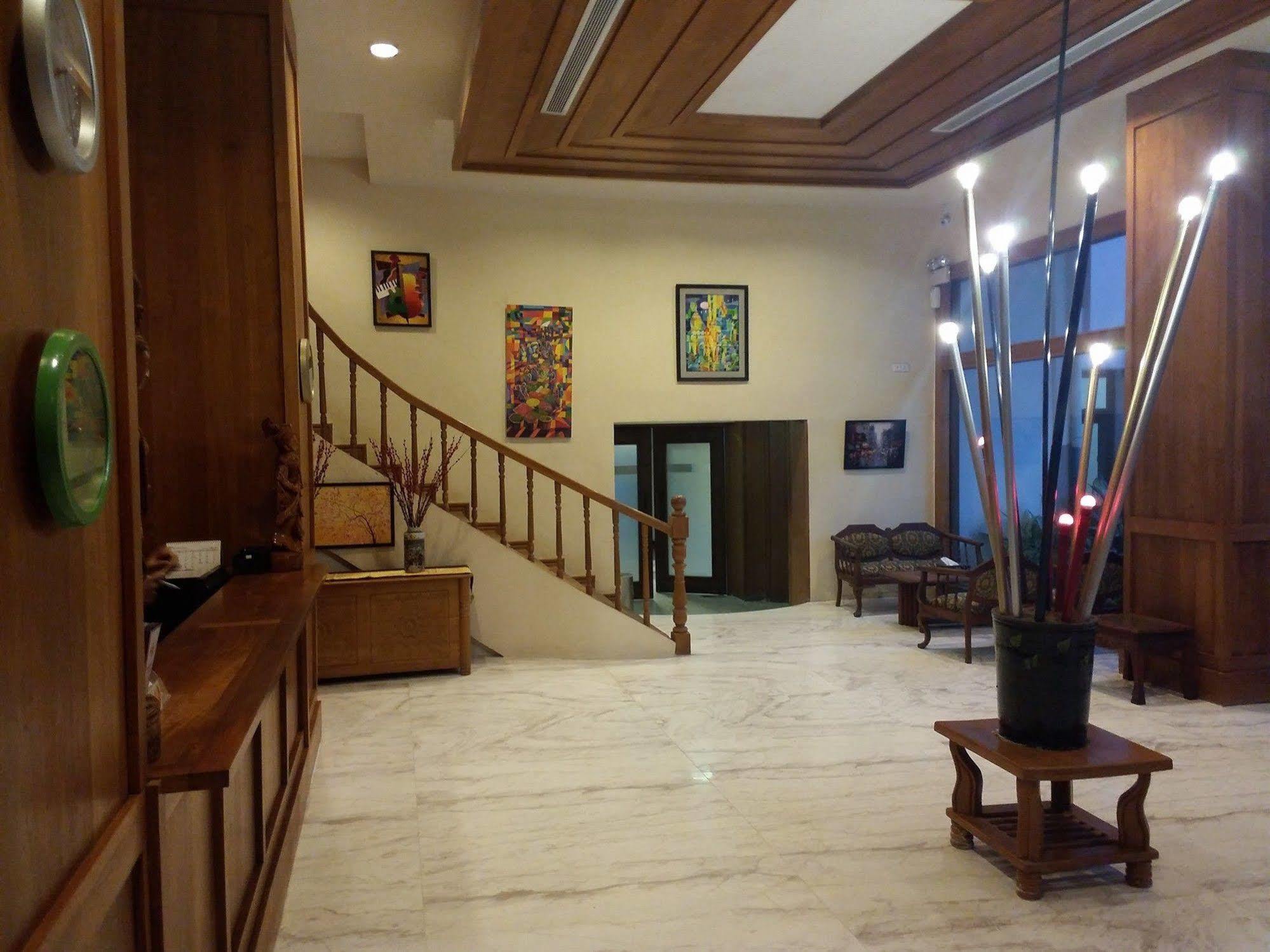 Queen'S Park Hotel Янгон Екстер'єр фото
