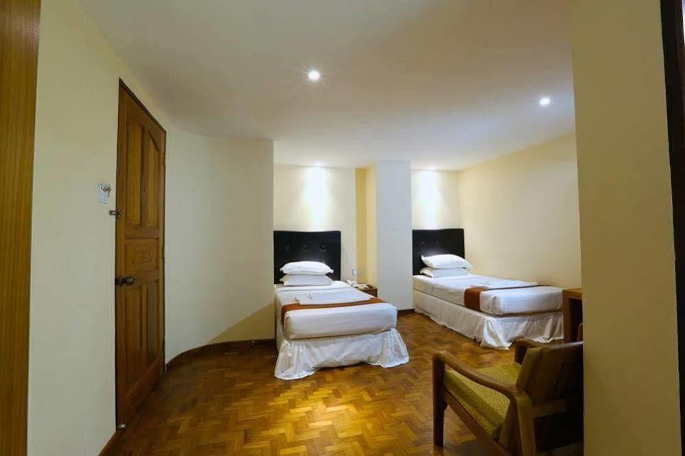 Queen'S Park Hotel Янгон Екстер'єр фото