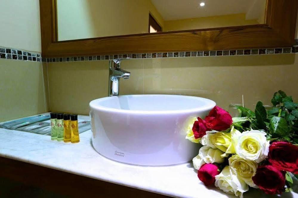 Queen'S Park Hotel Янгон Екстер'єр фото